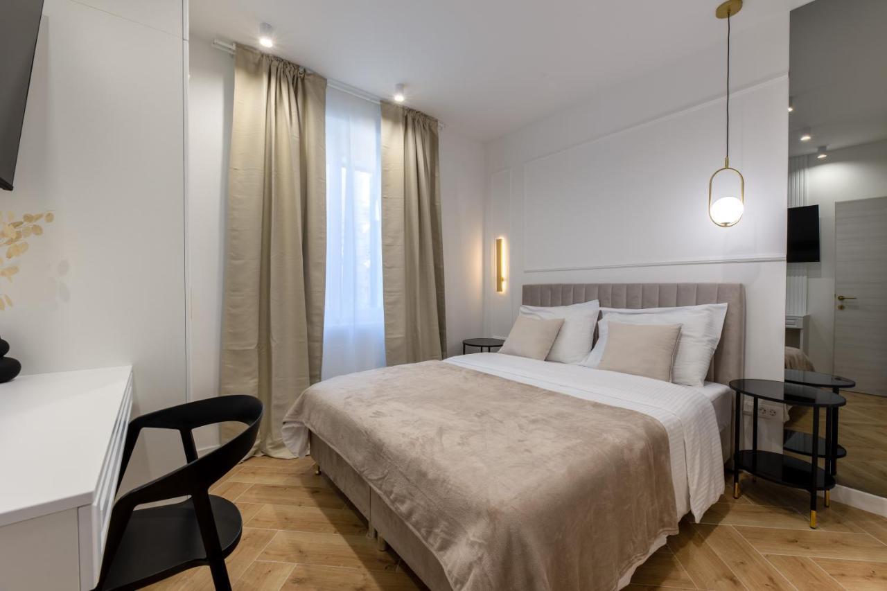 Palace Luxury Apartment *